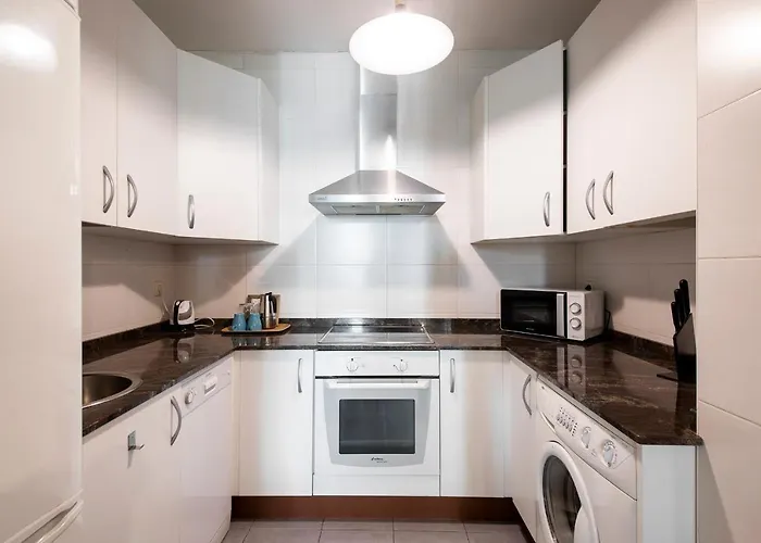 Legazpi, Amplio, Moderno Y Centrico Apartment