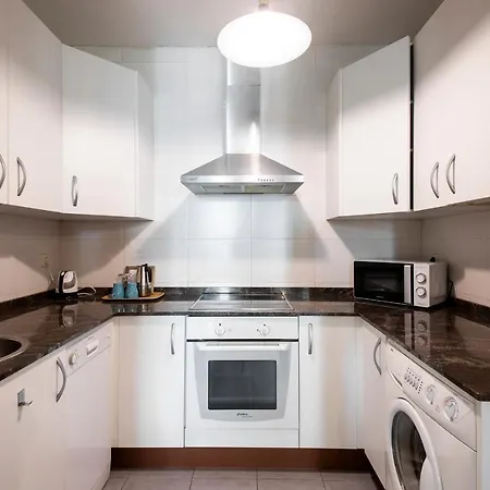 Legazpi, Amplio, Moderno Y Céntrico Appartamento