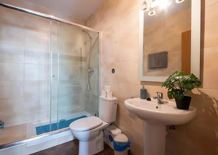 Legazpi, Amplio, Moderno Y Centrico Apartment *