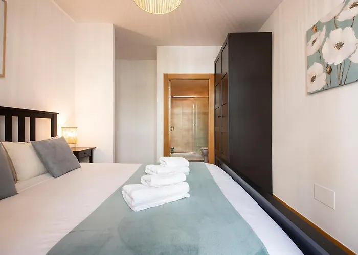 Legazpi, Amplio, Moderno Y Centrico Apartment *