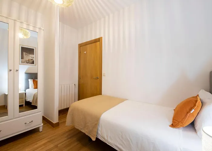 Legazpi, Amplio, Moderno Y Centrico Apartment *